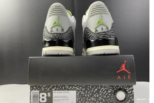 Rep EP Jordan 136064-006 Chlorophyll Retro Air 136064-006 3 0409